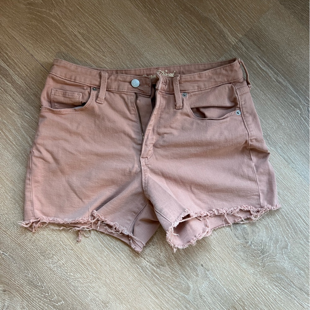 Universal thread cut off shorts